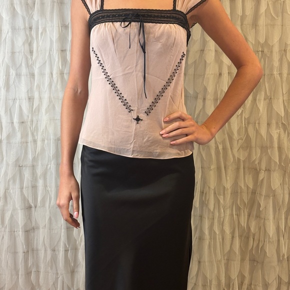 Elegant Silk Pink Top with Black Accents - Picture 4 of 6
